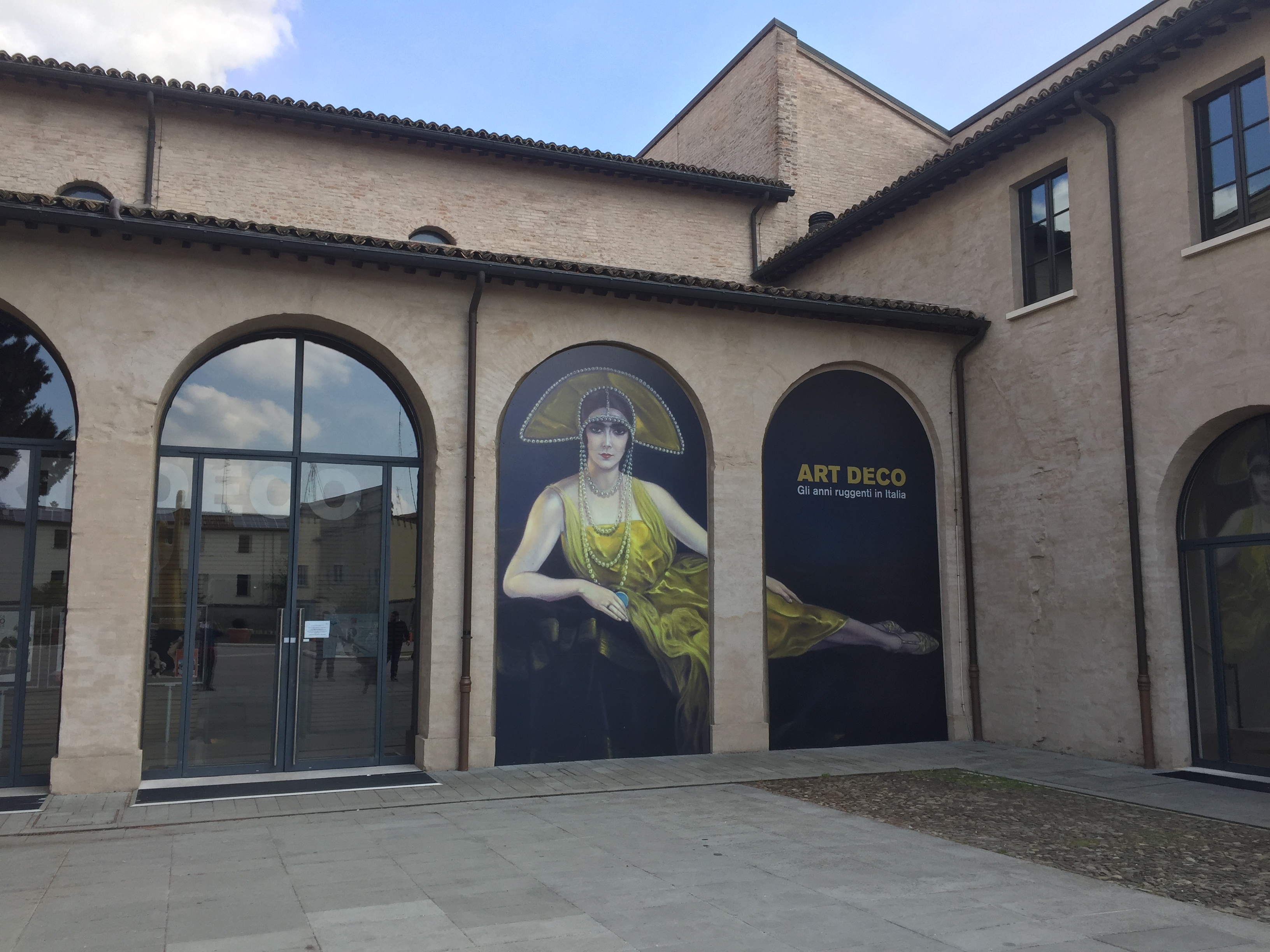 Dietro l’auto di D’Annunzio. Art déco a Forlì